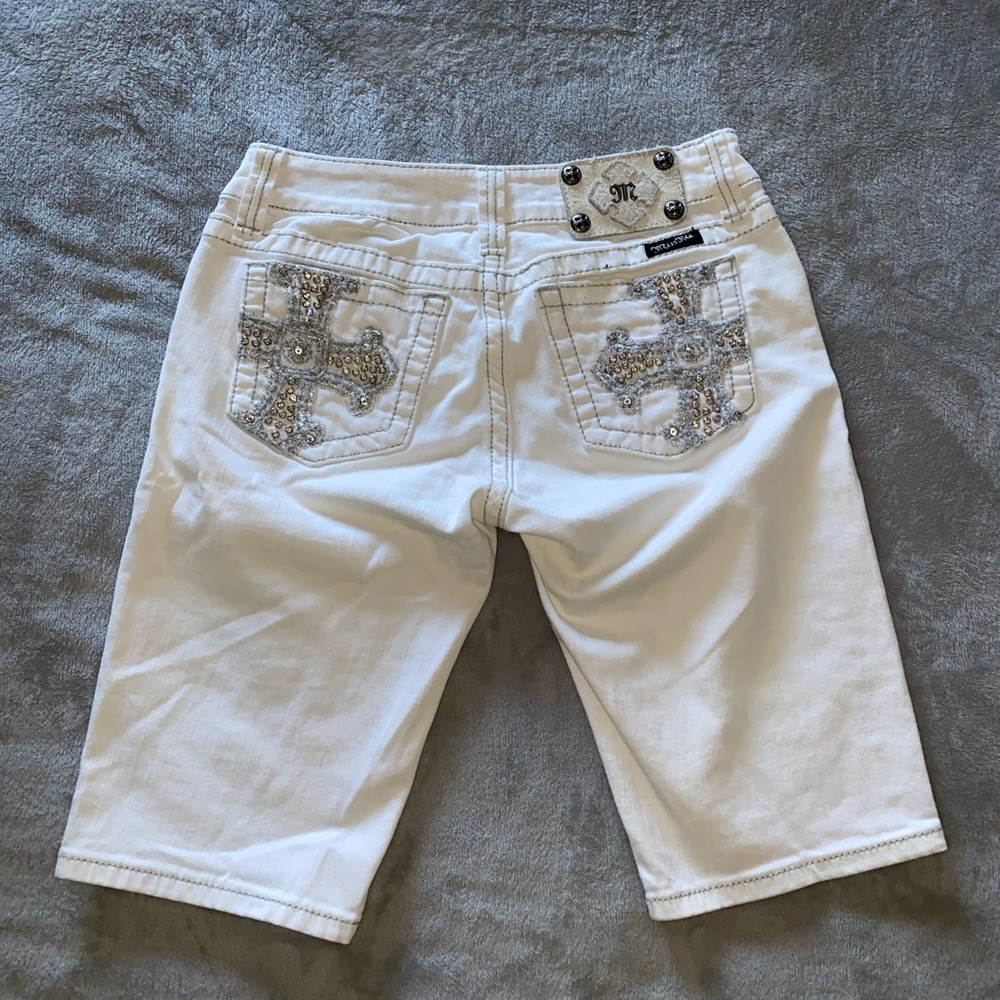 Miss Me Bermuda Shorts, size 27